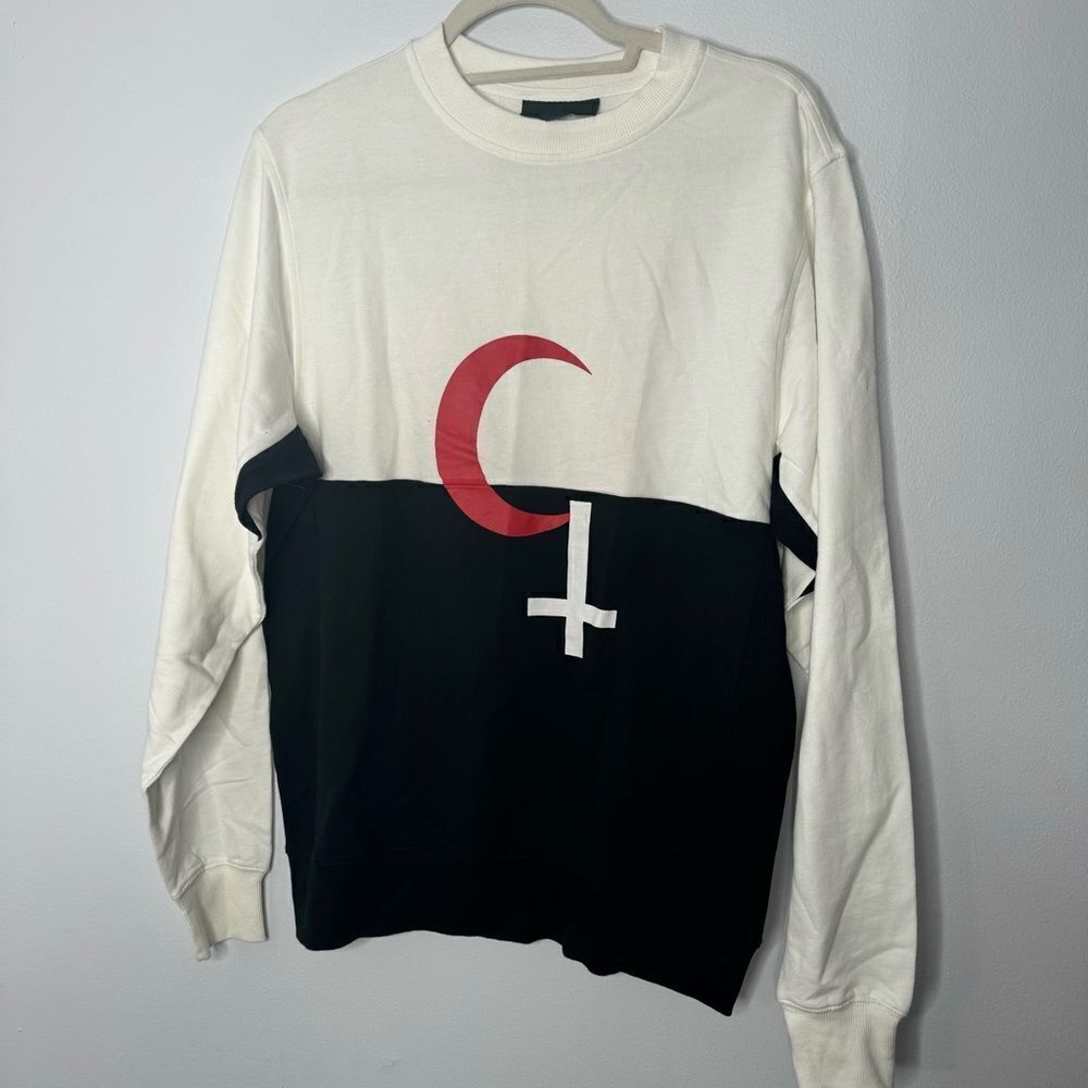 black scale religious holiday crew in white size small